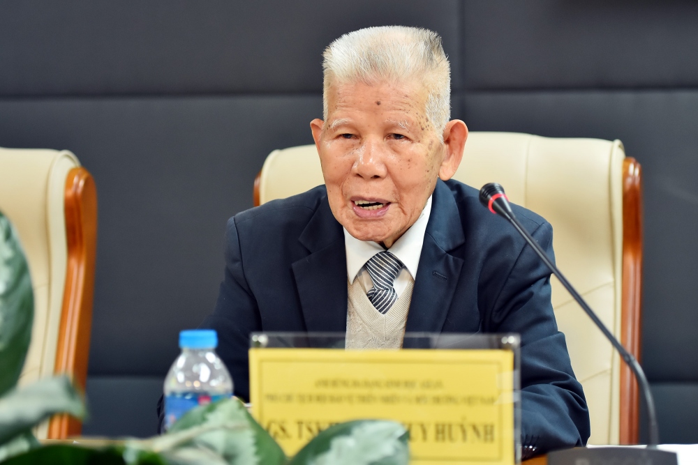 GS. TSKH Đặng Huy Huỳnh phát biểu. Ảnh: Trần Hiệp