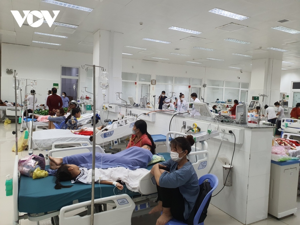 Ngộ độc tập thể ở Kiên Giang, hơn 50 học sinh tiểu học phải nhập viện cấp cứu