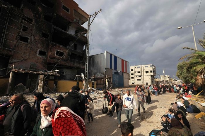 Người Palestine chạy khỏi cuộc giao tranh ở Gaza, ngày 19/11/2023. Ảnh: Getty