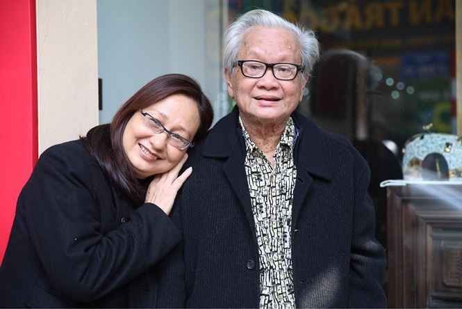 Bà Lê Anh Thuý và cố nhạc sĩ Hồng Đăng.