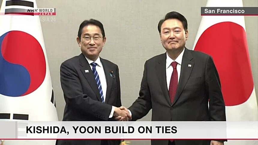 Thủ tướng Nhật Bản Kishida bắt tay Tổng thống Hàn Quốc Yoon tại San Francisco, Mỹ. Ảnh: NHK.