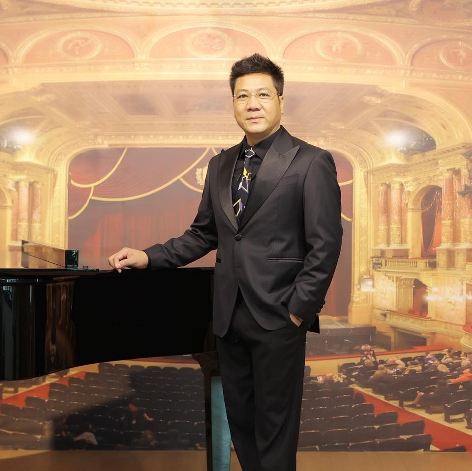 NSND Quốc Hưng - người nghệ sĩ đã đồng hành với nhạc sĩ Nguyễn Thành Trung trong suốt những dự án âm nhạc của nhạc sĩ.