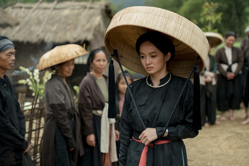 Vai diễn mới nhất của Kaity Nguyễn là Linh trong “Người vợ cuối cùng” của đạo diễn Victor Vũ. Linh là cô gái nghèo vì cứu cha mà chấp thuận từ bỏ tình yêu để về làm vợ ba quan tri huyện. Sự gặp gỡ tình cờ của Linh và người yêu thời thanh mai trúc mã của mình - Nhân (Thuận Nguyễn) - đã dẫn đến nhiều chuyện bất ngờ xảy ra khiến cuộc sống của cả hai hoàn toàn thay đổi.
