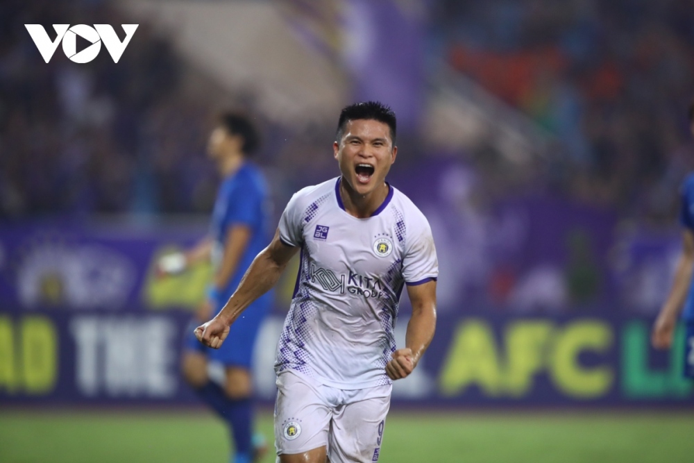 Phạm Tuấn Hải lập cú đúp giúp Hà Nội FC thắng Wuhan 2-1. (Ảnh: Duy Đức)