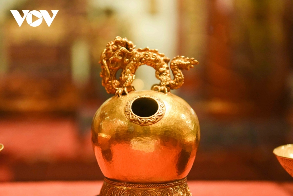 The Nguyen Dynasty's gold imperial seal is handed over to Vietnam at a ceremony held at the Vietnamese Embassy in France on November 16.