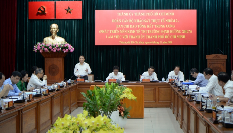 Quang cảnh buổi làm việc