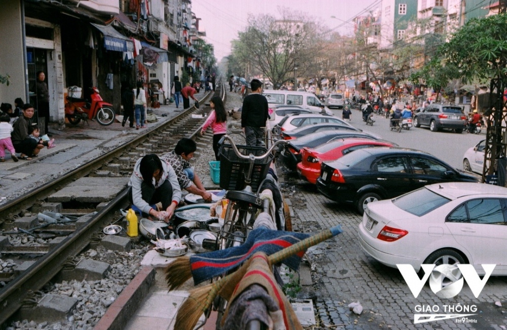 Phố đường tàu Phùng Hưng khi xưa chỉ có những người lao động nghèo
