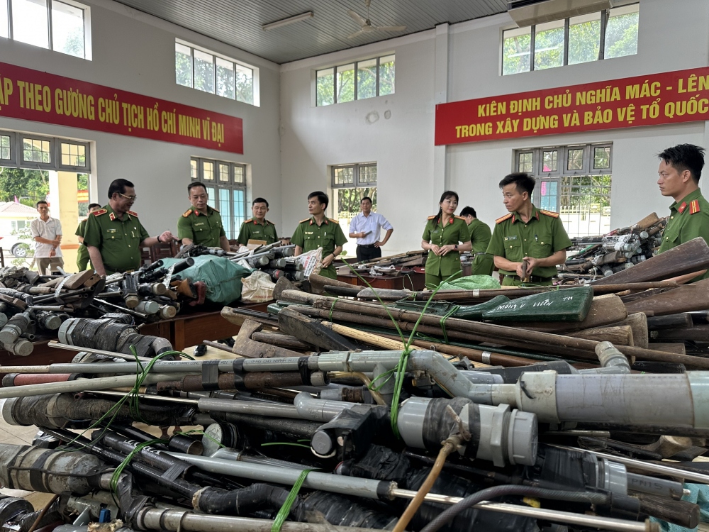 Từ đây đến hết năm 2023, công an Đắk Lắk tiếp tục vận động tuyên truyền người dân tự nguyện giao nộp vũ khí, vật liệu nổ....