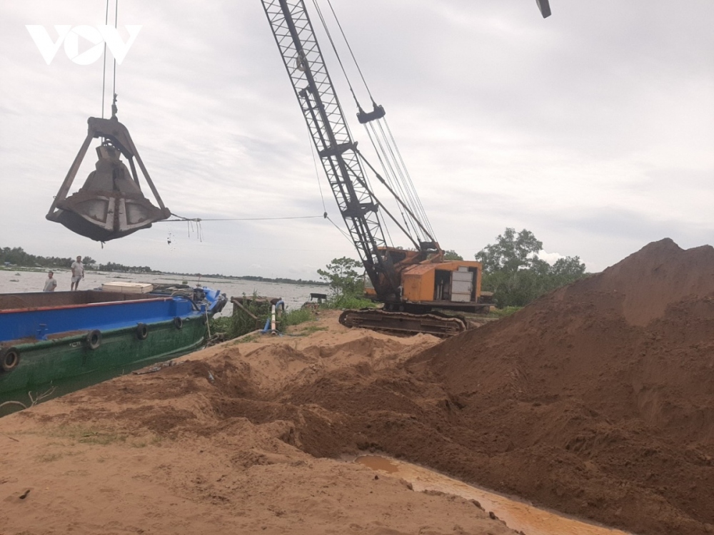 Bộ GTVT kiến nghị cấp mới 9 mỏ vật liệu để đẩy tiến độ cao tốc Cần Thơ-Cà Mau