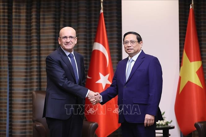 Thủ tướng Chính phủ Phạm Minh Chính đã tiếp Bộ trưởng Ngân khố và Tài chính Thổ Nhĩ Kỳ Mehmet Simsek. (Ảnh: TTXVN)