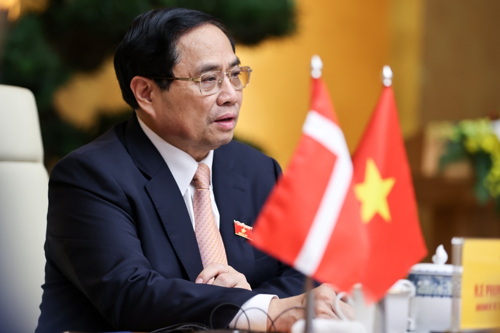 Nhân dịp này, Thủ tướng Chính phủ Phạm Minh Chính đã mời Thủ tướng Mette Frederiksen sớm thăm Việt Nam và Thủ tướng Đan Mạch vui vẻ nhận lời