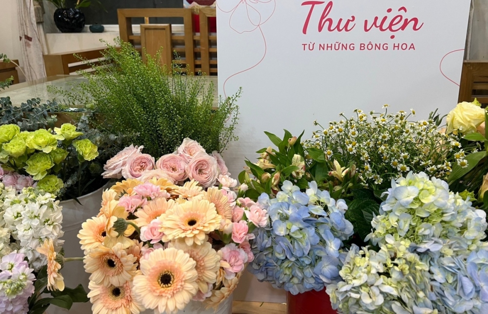 Những bông hoa sẽ đẹp và bền mãi với thời gian khi nó được chuyển thành những cuốn sách