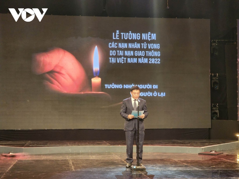 Bộ trưởng Bộ GTVT, Phó Chủ tịch thường trực Uỷ ban ATGT Quốc gia Nguyễn Văn Thắng phát biểu tại Lễ tưởng niệm năm 2022.