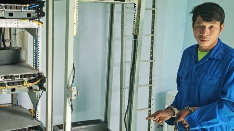 Đối tượng Nguyễn Khắc Đan đã thực hiện 7 vụ lấy 12 bình ắc quy tại các tạm thu phát sóng của các nhà mạng tại 2 huyện Đắk R'Lấp và Tuy Đức. (Ảnh: Công an Đắk Nông cung cấp)