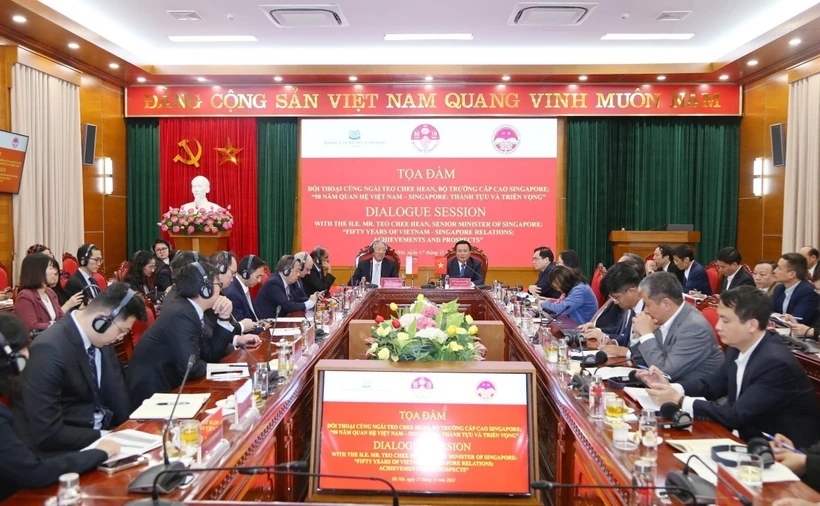 Tọa đàm mang một ý nghĩa đặc biệt, là hoạt động kỷ niệm 50 năm hai nước thiết lập Quan hệ Ngoại giao giữa Việt Nam với Singapore (Ảnh: Văn Điệp/TTXVN).