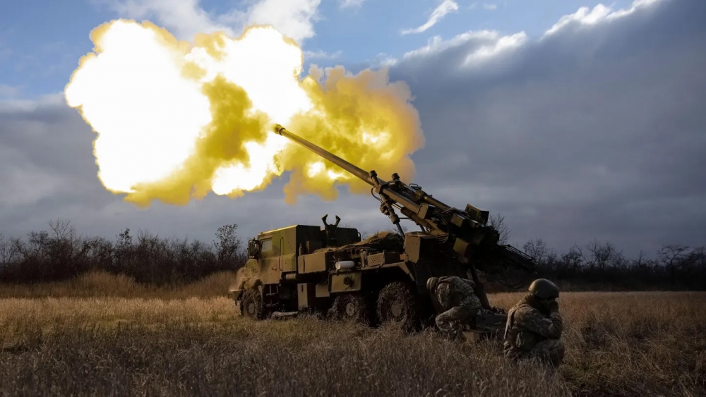 Binh sỹ Ukraine khai hỏa pháo tự hành CAESAR ở miền Đông, ngày 28/12/2022. Ảnh: Getty