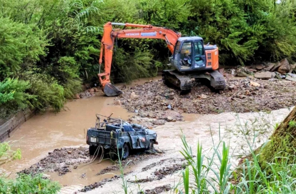 Xe Jeep do Võ Lê Thái điều khiển chở 4 du khách Hàn gặp nạn.