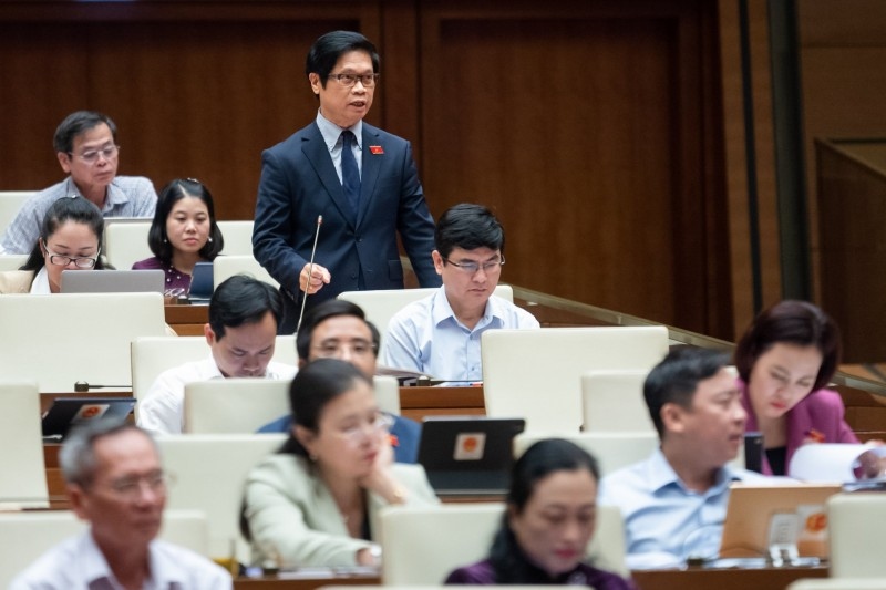 Đại biểu Vũ Tiến Lộc (Đoàn TP. Hà Nội tranh luận)