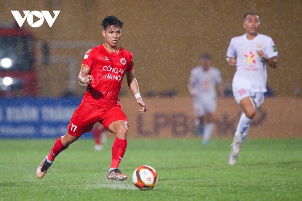 Vietnamese defender Van Thanh  currently plays for V.League 1 champions Cong An Ha Noi FC.