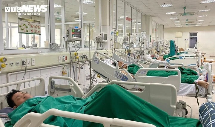 Khoảng thời gian ngày 3-7 mới là lúc bệnh sốt xuất huyết chuyển biến nặng. (Ảnh: Như Loan)