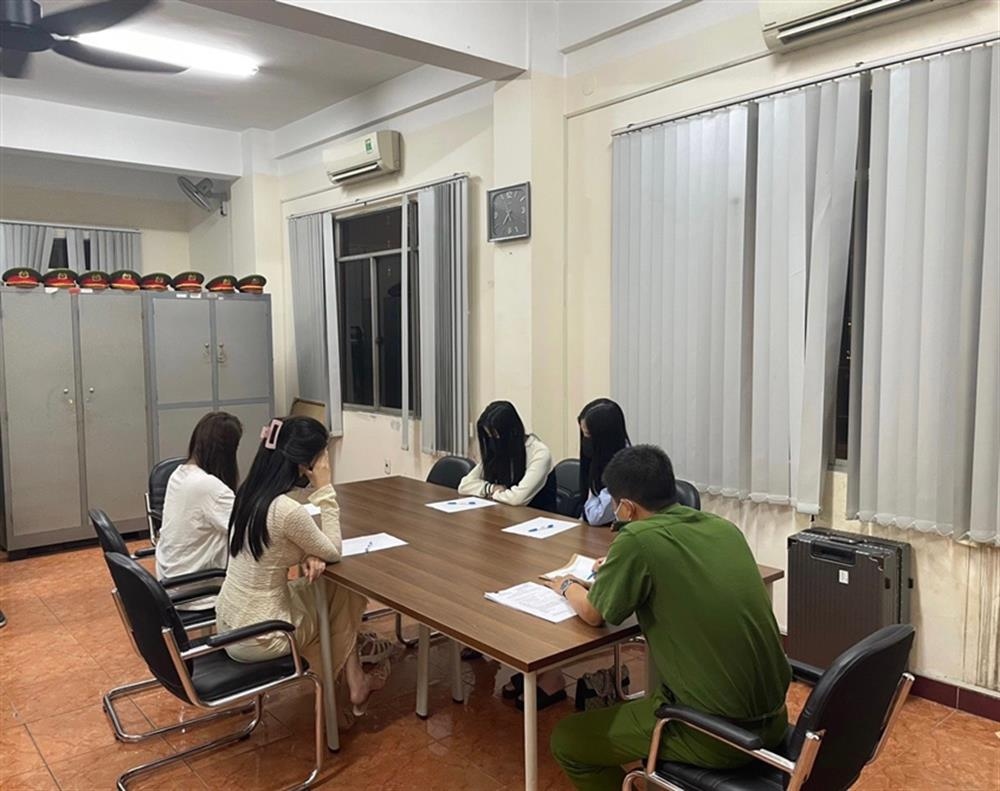 Các đối tượng trong vụ án tại cơ quan Công an. 