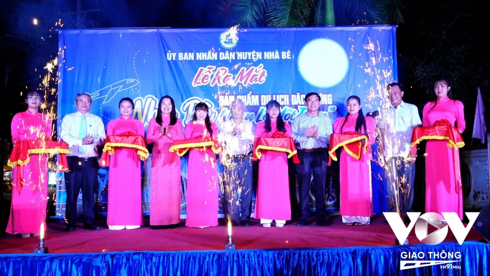 Hưởng ứng Tuần lễ du lịch TP.HCM lần thứ 3 năm 2023 với chủ đề “Xanh trên mỗi hành trình”, UBND huyện Nhà Bè kết hợp với Công ty Thuyền Nhiêu Lộc tổ chức ra mắt tour du lịch mới, du lịch đêm với chủ đề “Nhà Bè – Ngàn lẻ một đêm”, sau sản phẩm du lịch “Nhà Bè ngày mới”.