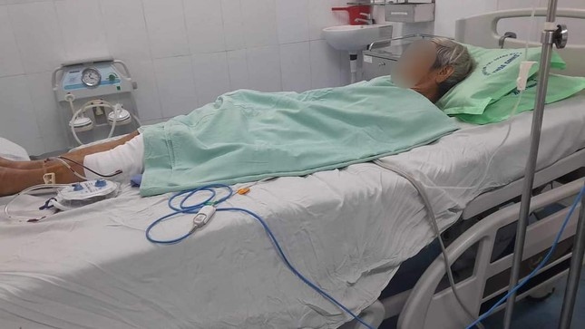 Một người dân tại xã Quế Mỹ, huyện Quế Sơn, tỉnh Quảng Nam bị khỉ cắn phải nhập viện