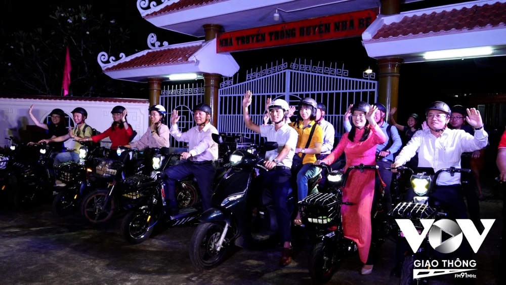 “Điều đặc biệt, nhân tố chính của sản phẩm du lịch này chính là bà con, cộng đồng người dân địa phương và khai thác lối sống, những đặc trưng về văn hoá, ẩm thực, tín ngưỡng của bà con để giới thiệu tới du khách. Đó là điểm nhấn giữa một đô thị sôi động, náo nhiệt như TP.HCM” – bà Hoa nói.