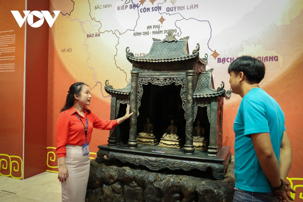 For the first time, provincial museums of Quang Ninh, Hai Duong and Bac Giang have jointly launched a thematic exhibition on the ‘Tran Dynasty Culture and Yen Tu Buddhism’in Ha Long City, Quang Ninh province. The most impressive space is the area displaying national treasures of Buddhism.