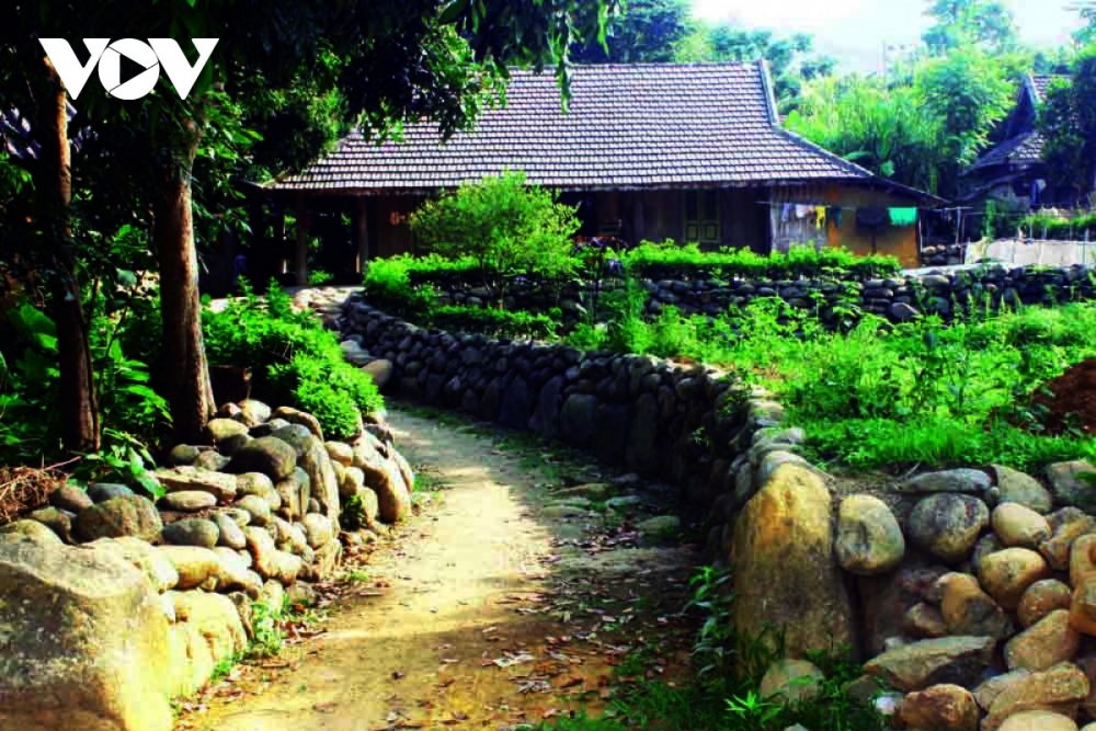 The Giay ethnic people, also known as the Nhang, Dang, Pu Na, Cui Chu, and Xa ethnic people, have a population of about 25,000 living in most of districts of Lai Chau province.