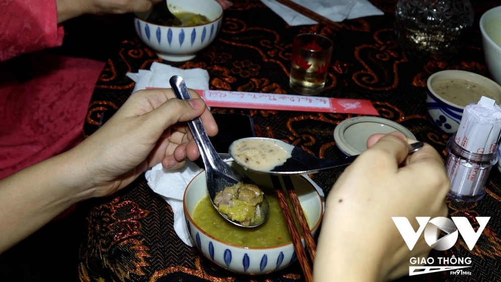 Theo ông Xuân Anh, xưa người dân gọi cháo Cối là vì vịt và các loại gia vị được giã trong cối.