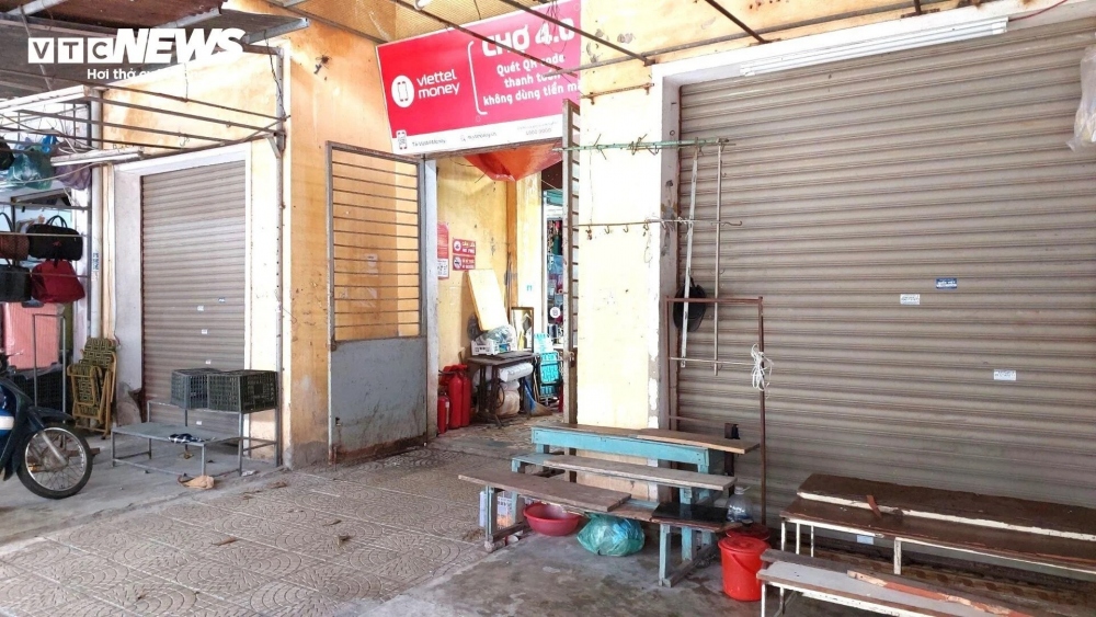 Buôn bán ế ẩm, một số ki ốt nằm vị trí mặt tiền chợ Bắc Mỹ An chấp nhận đóng cửa dù bây giờ đang là dịp cao điểm mua sắm của năm.
