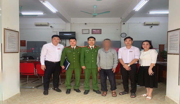 Nhờ tinh thần cảnh giác và ý thức trách nhiệm, cán bộ ngân hàng Agribank, chi nhánh xã Tản Lĩnh, huyện Ba Vì đã cùng công an xã ngăn chặn thành công vụ lừa đảo 1 tỷ đồng 