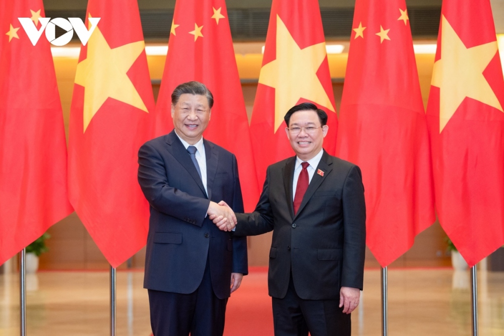 Meeting with Naitonal Assembly Chairman Vuong Dinh Hue, Party General Secretary and President Xi Jinping suggests increasing parliamentary cooperation between the two countries. He says he is looking forwards to receiving the Vietnamese legislator in Beijing in 2024.