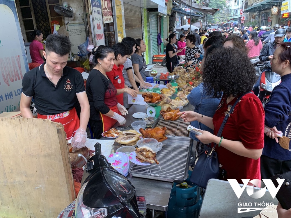 Những cửa hàng nấu đồ ăn sẵn ở chợ Hàng Bè