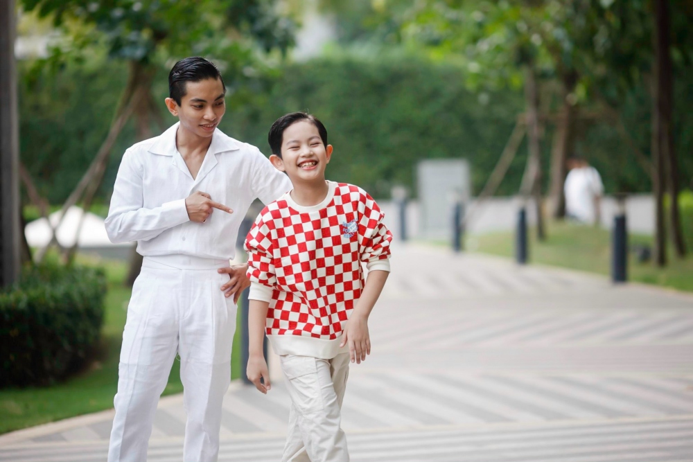 Mỗi lần than thở, lỡ “nói xấu" vợ trước mặt các con, Phan Hiển liền bị Kubi hay Ana “chỉnh" lập tức bởi cả hai đều rất bênh mẹ.