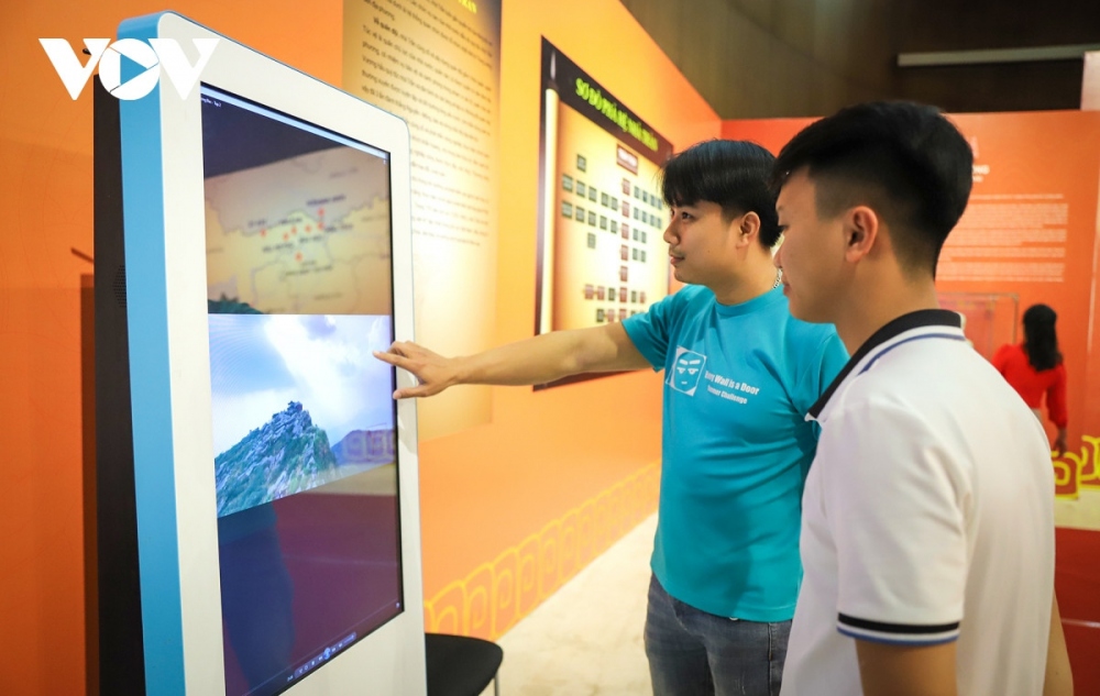 The exhibition at Quang Ninh Museum is scheduled to last through to December 25.