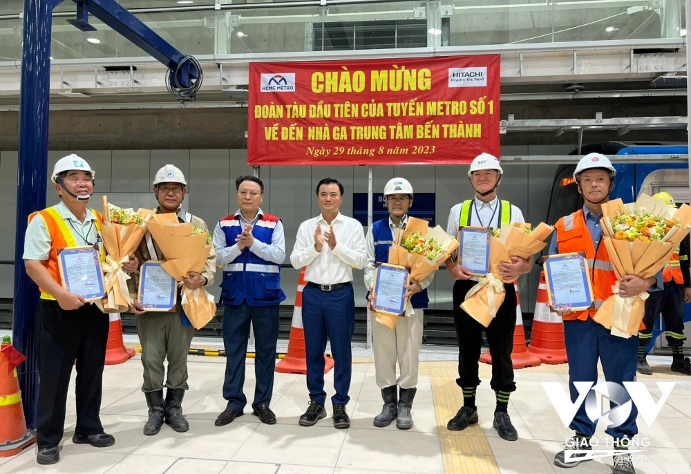 4. LÀM TÀU ĐIỆN ĐỂ “CHỮA TẮC ” HAY TOD CHO ĐÔ THỊ?
Tuyến Metro số 1 TPHCM dự kiến sẽ được hoàn thành vào cuối năm nay và đưa vào khai thác năm 2024, sau nhiều khó khăn vướng mắc.