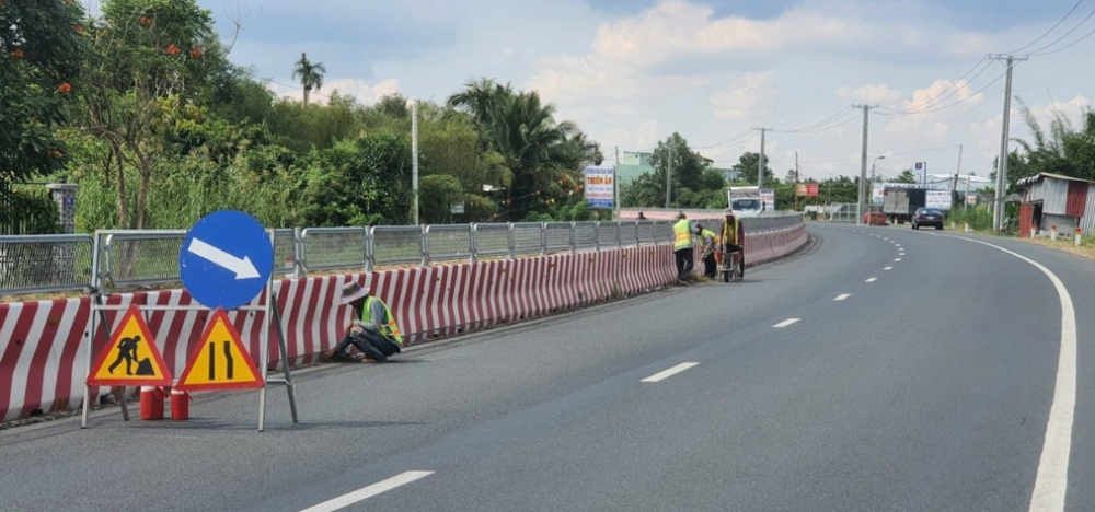 Sau khi đưa vào khai thác, 2 dự án sẽ tạo điều kiện thuận lợi cho người dân lưu thông nhanh chóng, kịp thời, giúp giảm ùn tắc giao thông, giảm tai nạn giao thông (TNGT), đẩy mạnh lưu thông hàng hóa nông sản, tăng cường bảo đảm quốc phòng - an ninh của các tỉnh miền Tây Nam Bộ và khu vực