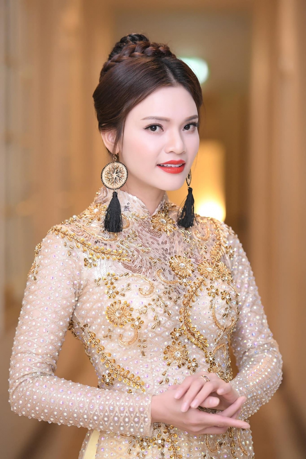 Phạm Phương Thảo sinh năm 1982 tại Nghệ An. Ngay từ khi còn trẻ, cô đã bộc lộ niềm yêu thích với âm nhạc bằng việc chọn thi vào trường Cao đẳng Văn hóa Nghệ thuật Quân đội. 