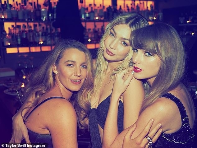 Buổi tiệc có sự tham dự của nhiều gương mặt nổi tiếng như: Blake Lively, Zoë Kravitz, Sabrina Carpenter, Gigi Hadid, Jack Antonoff...