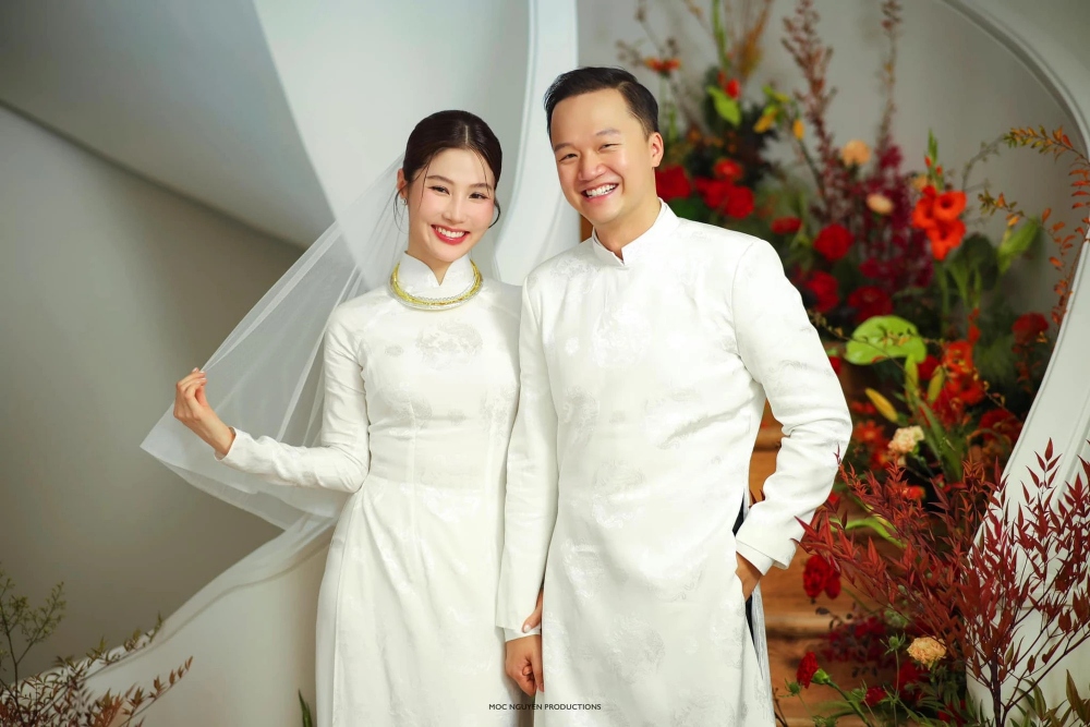 Đối với Diễm My 9X, gia đình chồng như mái ấm của cô, họ đã giúp cô chữa lành những vết thương trong quá khứ. Thậm chí, ba mẹ chồng xem cô như con gái ruột trong gia đình. Nữ diễn viên sinh năm 1990 còn khẳng định cô được gia đình chồng rất yêu thương. Cô nói: "Tôi về nhà chồng làm con ruột chứ không làm dâu". (Nguồn: Thanh niên)