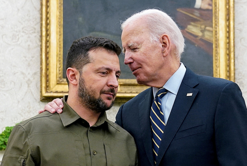 Tổng thống Ukraine Volodymyr Zelensky và Tổng thống Mỹ Joe Biden. Ảnh: Reuters