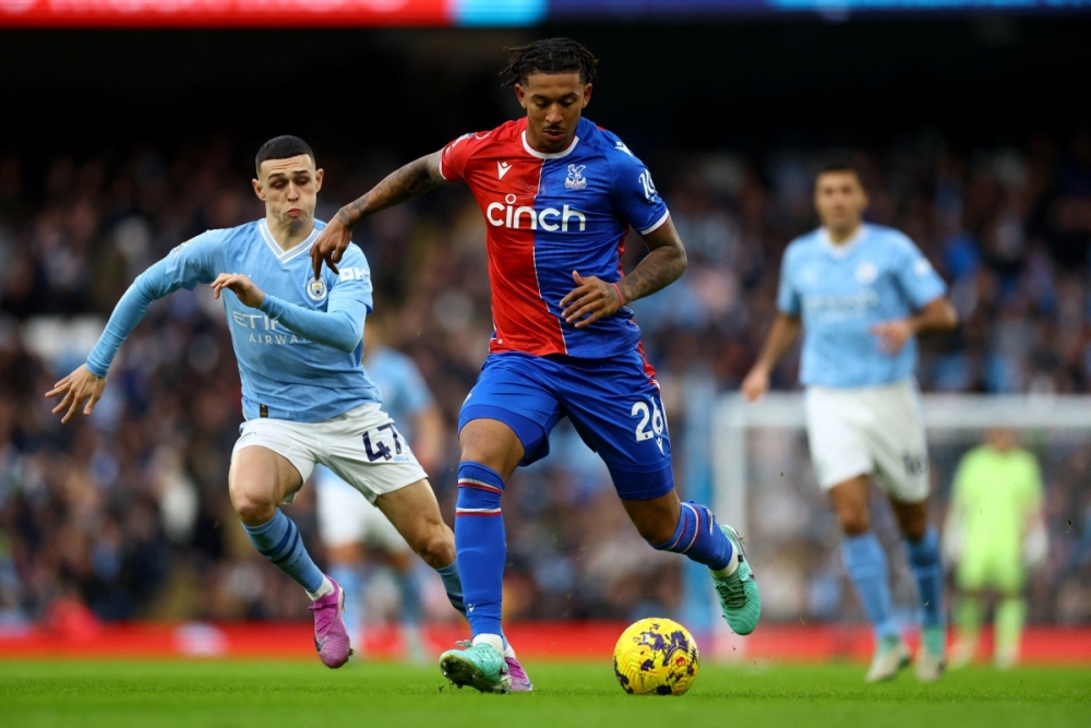 Crystal Palace đang phòng ngự rất tốt (Ảnh: Reuters).
