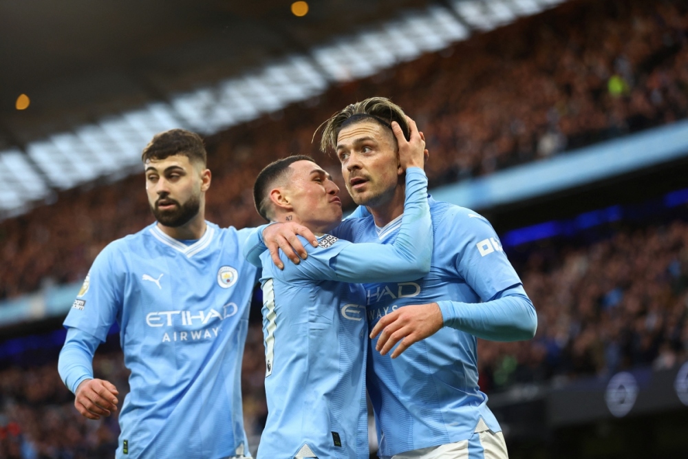 Man City ăn mừng bàn mở tỉ số (Ảnh: Reuters).