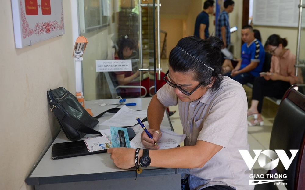 Riêng Hà Nội, nửa đầu năm nay đã kích hoạt hơn 4 triệu tài khoản định danh mức 2, chiếm hơn 67%. VneID đã bắt đầu được ứng dụng với khách đi các chuyến bay nội địa tại tất cả cảng hàng không trên cả nước.