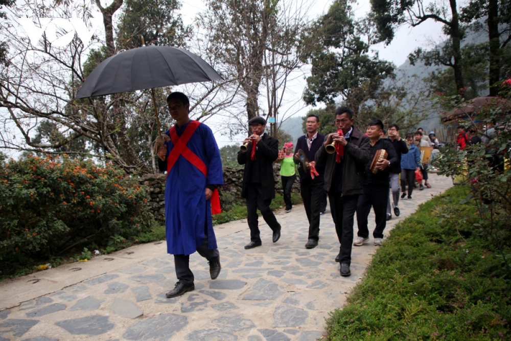 One of their unique and special cultural traditions is the bride-welcoming ceremony as part of the wedding.