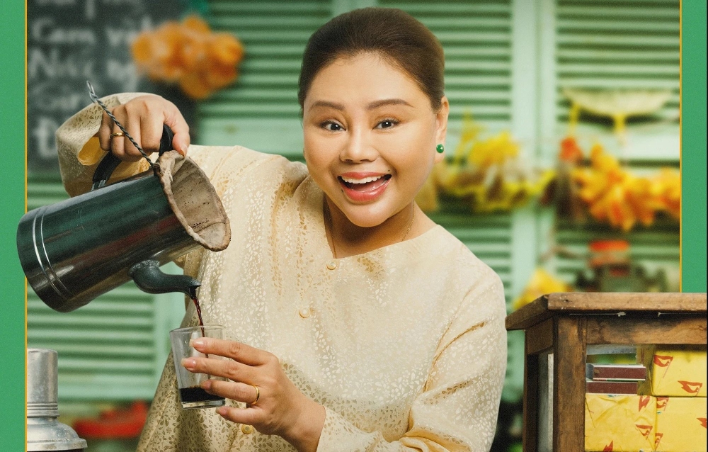 Được biết đến là 'ngôi sao phòng vé phim tết' khi kết hợp cùng Trấn Thành trong hai bộ phim 'Bố già' và 'Nhà bà Nữ', diễn viên Lê Giang bất ngờ tham gia 'Gặp lại chị bầu', trực tiếp cạnh tranh với phim 'Mai' của Trấn Thành vào dịp Tết Nguyên đán 2024. (Nguồn: Thanh niên)