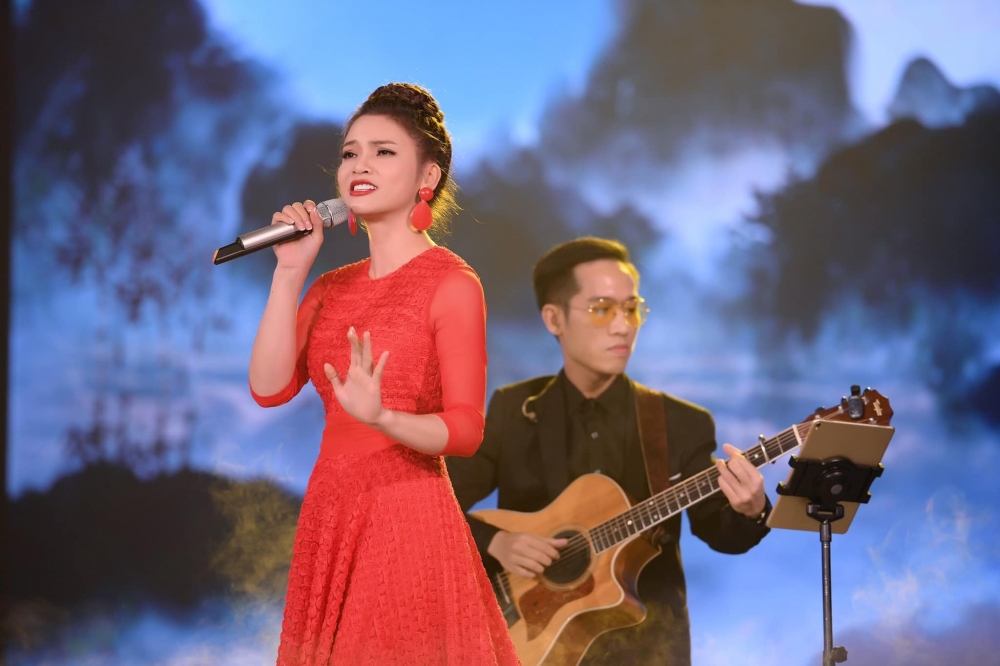Bước ra khỏi cuộc thi, người đẹp xứ Nghệ được công chúng chú ý hơn và trở thành cái tên sáng giá trong làng nhạc trữ tình Việt. Tên tuổi của cô gắn với những ca khúc trữ tình bất hủ như: Gần lắm Trường Sa, Ai vô xứ Nghệ, Người đi xây hồ Kẻ Gỗ, Giận mà thương, Hết giận rồi thương, Ở hai đầu nỗi nhớ…​​​​​