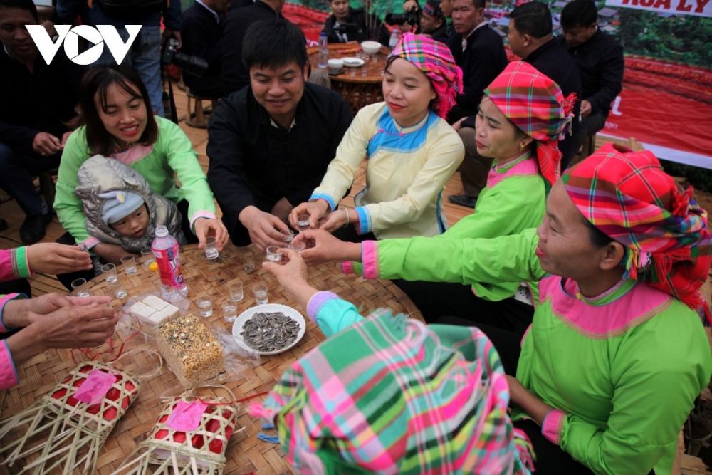 Before the bride-welcoming ceremony, the Giay ethnic couple must go through a number of customary rituals such as engagement and bargaining.
